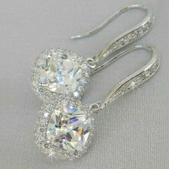 The Drop Dead Gorgeous Dangle Earring in white sapphire and 925 - Picture 3 of 5